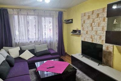 Apartament 3 camere de vanzare la cheie - 1