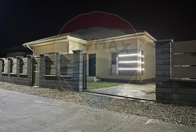 Casa / Vila cu 4 camere de vanzare