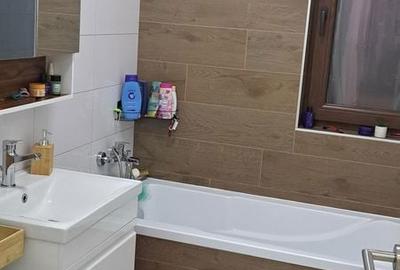 Apartament cu 3 camere decomandat în Sânpetru