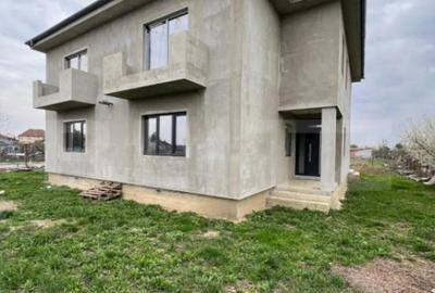 Casă cu 4 camere cu Teren 490 Mp în Titulescu