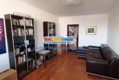 Apartament cu 3 camere semidecomandat în Berceni