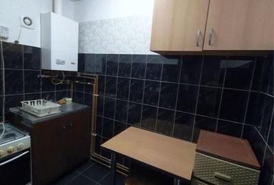 Garsoniera Racadau decomandata bloc vila,67000 Euro - 2