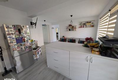 Apartament cu 4 camere semidecomandat în Central
