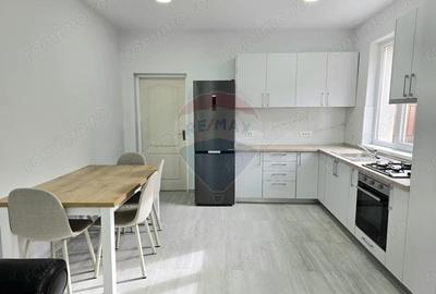 Apartament cu 3 camere semidecomandat în Boul Roșu - 1