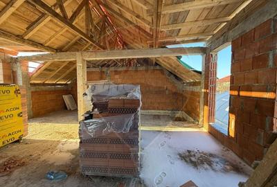 Casă cu 4 camere cu Teren 250 Mp în Central - 12