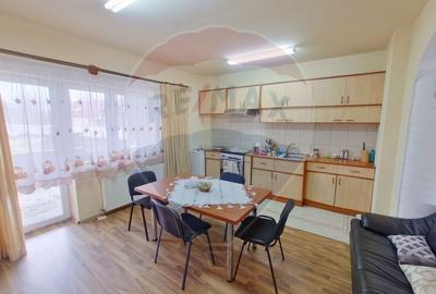 Casă cu 10 camere cu Teren 818 Mp în Central - 4