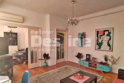 Apartament cu 3 camere semidecomandat, mobilat în Tineretului