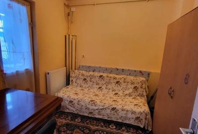 Proprietar, ofer spre inchiriere un apartament , 40 mp, cu o camera , modificat, la Medicina, 270 eu - 3