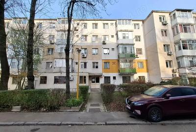 Vand apt. 3 cam., semi-decomandat, Inel 2 - 1