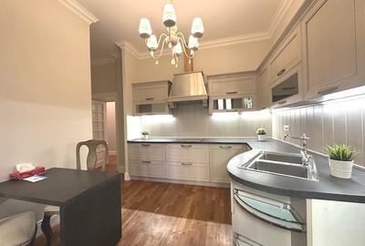 Apartament cu 5 camere semidecomandat, mobilat în Capitale - 13