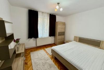 Apartament cu 2 camere decomandat în 7 Noiembrie - 8