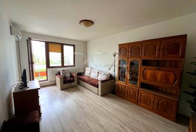 Apartament cu 3 camere semidecomandat, mobilat în Sălăjan