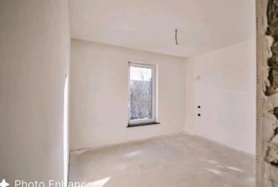 Casă cu 4 camere cu Teren 200 Mp în Central - 8