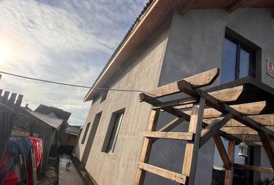 Vand casa situata in cartier Tismana - 2