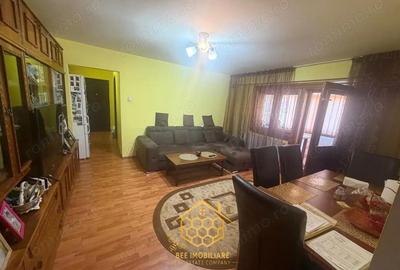 Apartament cu 3 camere semidecomandat în Rovine - 1