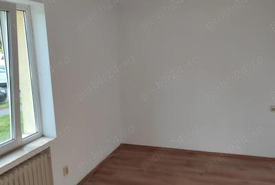 Vand apartament cu trei camere semidecomandate parter Terezian 62mp - 4