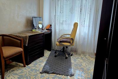 Targoviste,  Calea București,  bloc O1, vanzare apartament 4camere - 2