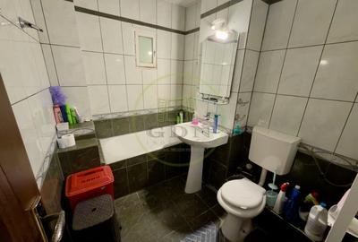 Apartament cu 3 camere decomandat în Craiovița Nouă - 10