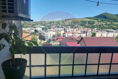 Apartament cu 4 camere decomandat de vanzare in Moinesti - 12