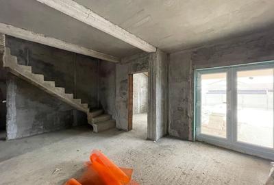 Duplex cu 4 camere cu Canalizare în Moșnița Nouă - 1