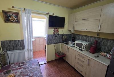 Apartament cu 2 camere semidecomandat în CET - 4