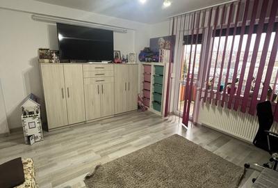 Apartament cu 2 camere decomandat în Tractorul - 2