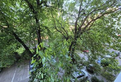 Apartament cu 3 camere decomandat în 1 Mai
