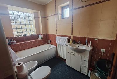 Casa 4 camere libera la vanzare GHIMBAV - zona Garii - 12