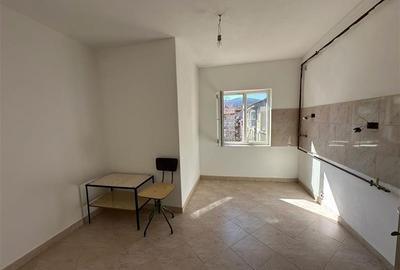 Apartament cu 3 camere decomandat în Central - 3