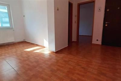 Spatiu comercial cu vitrina de 8 m, pretabil pentru birouri sau cabinete medical - 6
