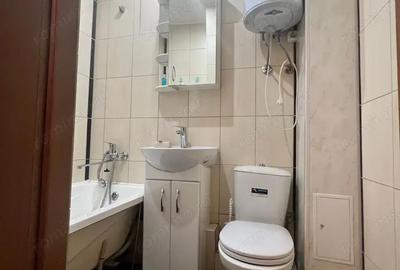 Garsonieră decomandată în Romană