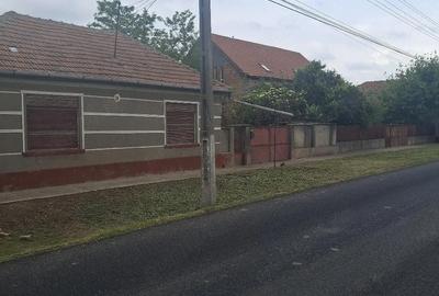 Casă cu 4 camere cu Teren 2200 Mp în Iratoșu - 1