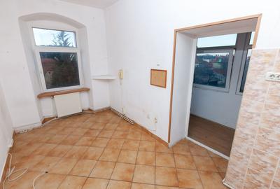 Casă cu 9 camere cu Canalizare în Centrul Istoric - 4