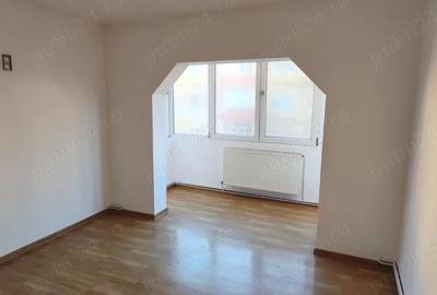 Apartament cu 3 camere decomandat în Central - 3