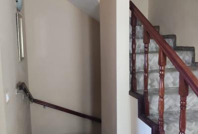 Vilă 5 camere, P+1+M curte proprie - 2