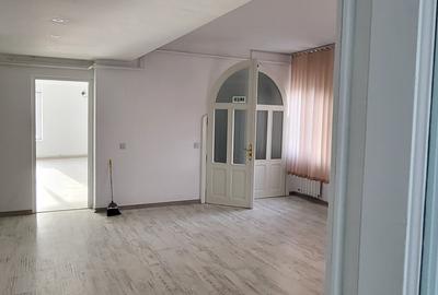 Spatiu comercial amenajat Bulevard-Sala Polivalenta - 3