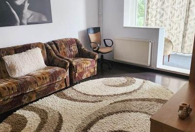 Apartament cu 3 camere decomandat în Tractorul - 3