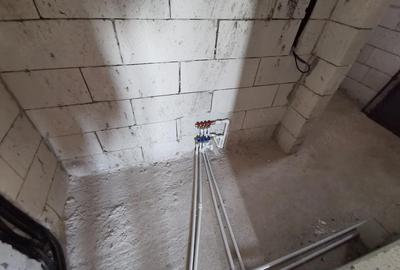 Casă cu 7 camere cu Canalizare în Central - 3