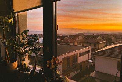 Apartament cu 3 camere semidecomandat, mobilat în Europa - 1