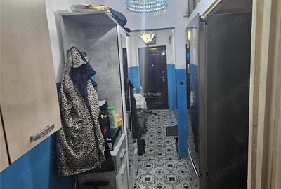 Apartament cu 3 camere nedecomandat în Micro III - 12