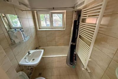 Apartament cu 3 camere decomandat în Giurgiului