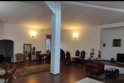 Casă cu 10 camere cu Teren 335 Mp în Cișmigiu