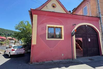 Casa cu 2 camere de vanzare in zona centrala - 3