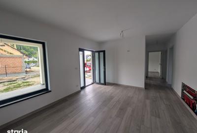 Casă cu 4 camere cu Teren 400 Mp în Hemeiuș - 3