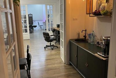 Apartament cu 4 camere semidecomandat în Romană