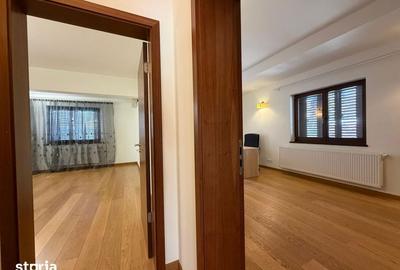 Casă cu 9 camere cu Teren 1220 Mp în Central - 3