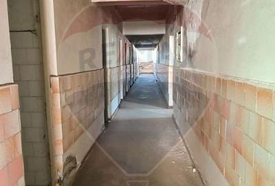 Spațiu comercial, de 690.09997558594 mp, în Central - 12