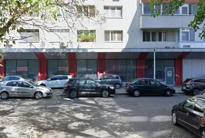 Apartament cu 3 camere semidecomandat în 1 Mai
