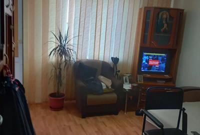 Apartament cu 3 camere . - 1