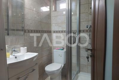 Casa in zona centrala 5 camere 2 bucatarii 3 bai curte comuna Cisnadie - 9